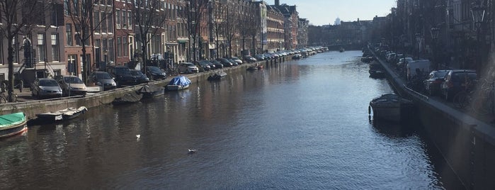 Aalmoezeniersbrug (Brug 68) is one of Amsterdam bridges: count them down! ❌❌❌.