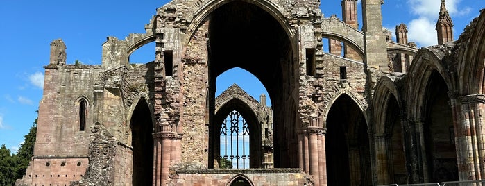 Melrose Abbey is one of Skotsko.