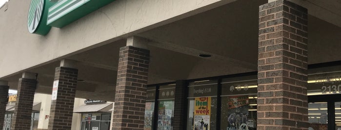 Dollar Tree is one of Bethさんのお気に入りスポット.
