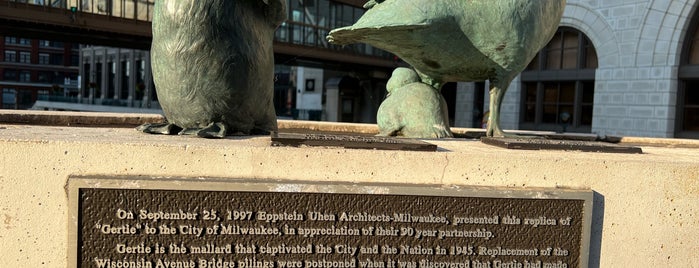 Statue Of Gertie is one of Milwaukee Landmarks.