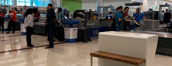 Terminal 3 Security Control is one of Lugares favoritos de Dade.