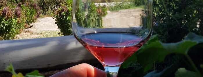 Karamolegos Winery is one of Posti che sono piaciuti a Elena.