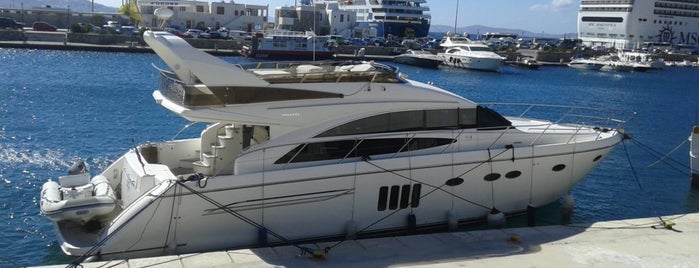 New Port of Mykonos is one of Locais curtidos por Graeme.