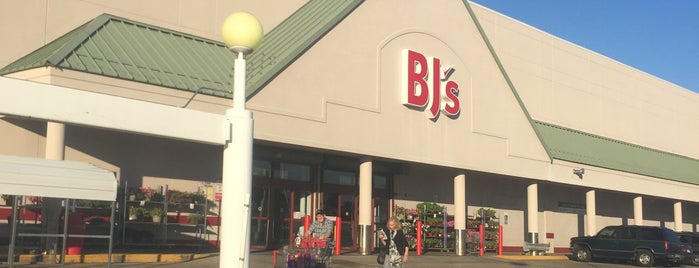 BJ's Wholesale Club is one of Carol-Annさんのお気に入りスポット.