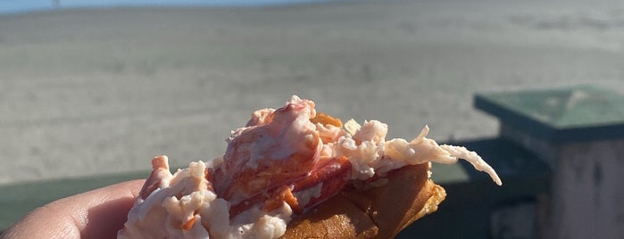 Easton Beach Snack Bar is one of To-Do List: Newport.