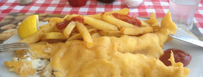 Salty's Fish & Chips is one of Lugares favoritos de Onur.
