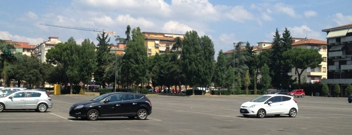 Piazza Palmiro Togliatti is one of Posti che frequento .