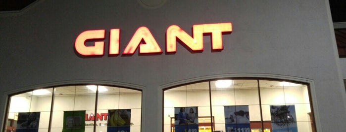 Giant Food Store is one of สถานที่ที่ Mark ถูกใจ.