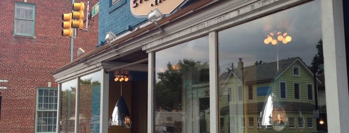 Evening Star Cafe is one of Del Ray Favorites.