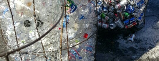 West Coast Recycling is one of Orte, die Paul gefallen.