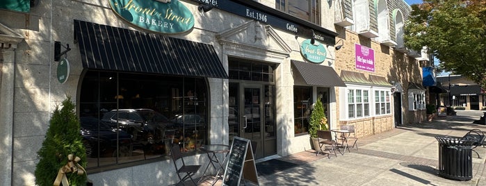 Front Street Bakery is one of Lawn guyland.