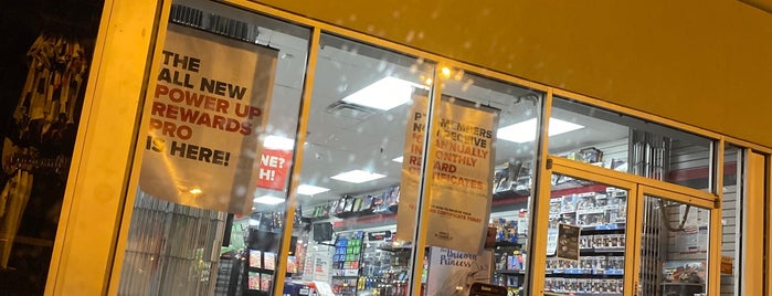 GameStop is one of Cynthさんのお気に入りスポット.