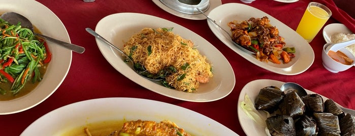 Restoran D' Coral Ikan Bakar Istimewa & Thai Seafood is one of FOOD FOOD MAKAN MAKAN.