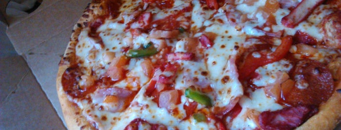 Domino's Pizza is one of Locais curtidos por Rodrigo.