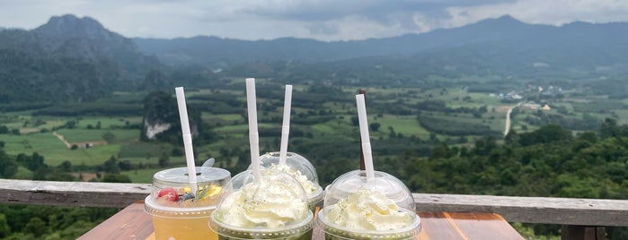 Magic Mountain is one of Chiangmai maekampong.