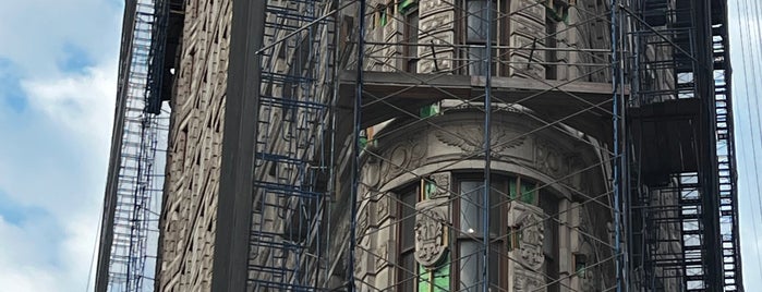 Flatiron Building is one of DINA4NYC.