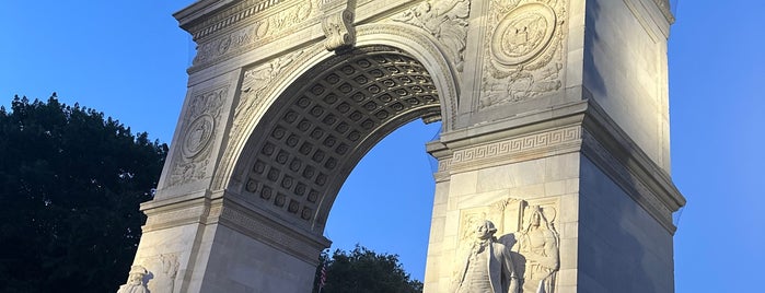 Washington Square Arch is one of สถานที่ที่ David ถูกใจ.