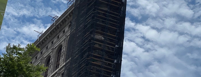 Flatiron Building is one of Locais curtidos por David ☕️.