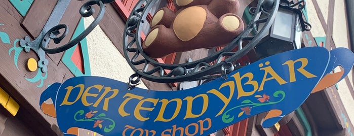 Der Teddybär Toyshop is one of Orte, die Leland gefallen.