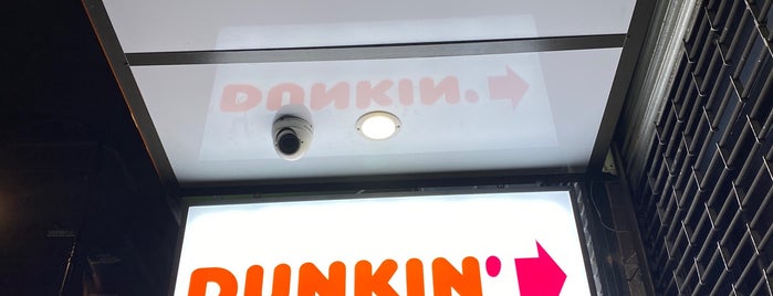Dunkin' is one of Lugares favoritos de Valerie.