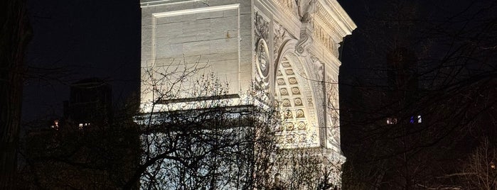 Washington Square Arch is one of Tempat yang Disukai Allison.