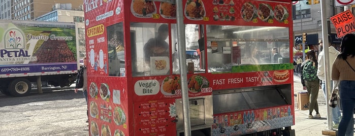 Rafiqi's Halal Food is one of Food Trucks.