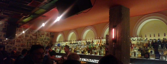 Revolution Cocktail is one of Lugares favoritos de Hanna.