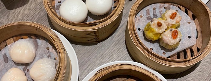 Tim Ho Wan is one of Micheenli Guide: Top 50 around Suntec City.