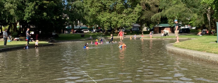 Green Lake Park Wading Pool is one of Kids - Tried and True.