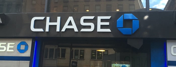 Chase Bank is one of สถานที่ที่ DaSH ถูกใจ.