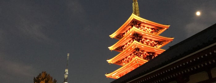 Templo Sensō-ji is one of Lugares favoritos de Hirorie.