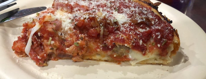 Nancy's Chicago Pizza is one of Lugares favoritos de Paula.