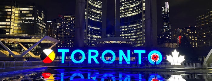 City Of Toronto Sign is one of Locais curtidos por Paula.