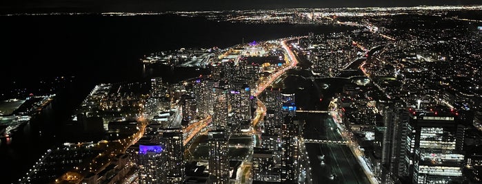 CN Tower is one of Posti che sono piaciuti a Paula.