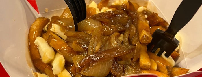 Smoke's Poutinerie is one of Paula : понравившиеся места.