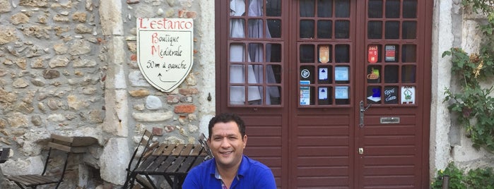 Hostellerie Du Vieux Perouges is one of Locais curtidos por Serkan.