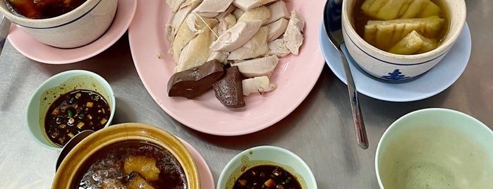 Go-Ang Pratunam Chicken Rice is one of Phuk it.