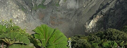 Volcán Irazú is one of Lugares para visitar.