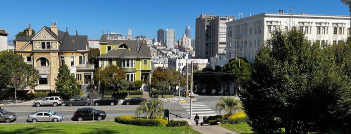 Lafayette Park is one of San Francisco.