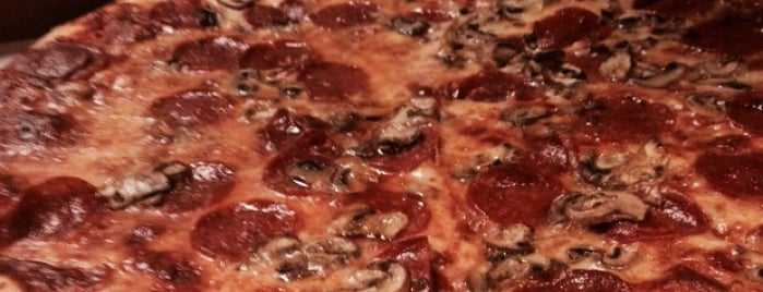 Anthony's NY Pizza is one of สถานที่ที่บันทึกไว้ของ Carlo.
