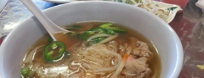 Pho 43 is one of Ozzy 님이 저장한 장소.