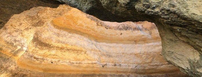 Gruta de Benagil is one of Posti che sono piaciuti a Verginia.