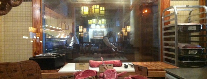 Yachtsman Steakhouse is one of Lugares favoritos de Maggie.