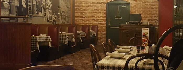 Spaghetti Warehouse is one of Restaurant.