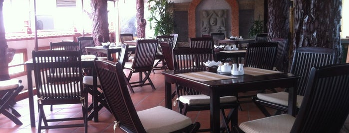 Hoi An Lantern Hotel is one of Bo's Saved Places.