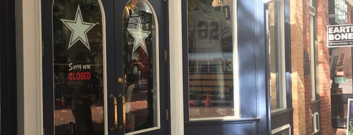 Dallas Cowboys Pro Shop - Sundance Square is one of Oscarさんのお気に入りスポット.
