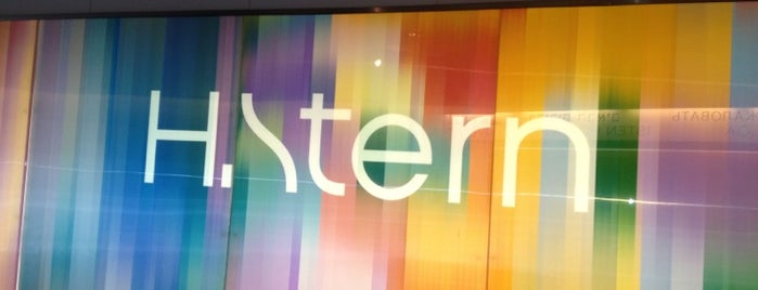 H. Stern is one of Shopping Leblon.
