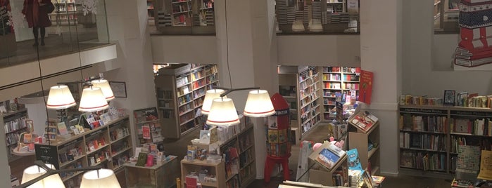 Foyles is one of Justinさんのお気に入りスポット.