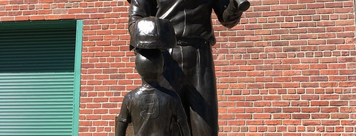 Ted Williams Statue is one of Al'ın Beğendiği Mekanlar.