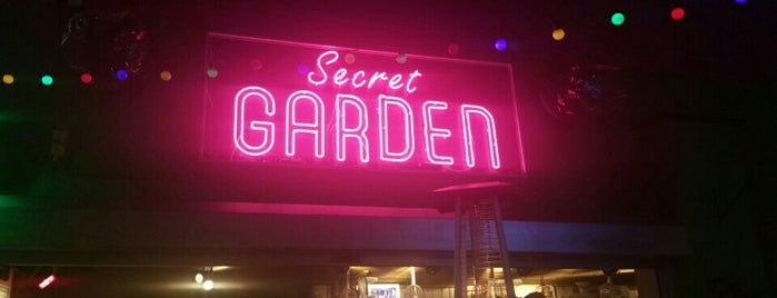 The Secret Garden is one of สถานที่ที่ Roger ถูกใจ.